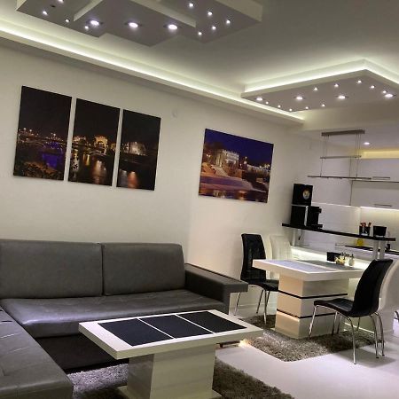 Grey Apartment Ni Eksteriør bilde