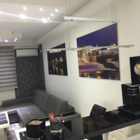 Grey Apartment Ni Eksteriør bilde