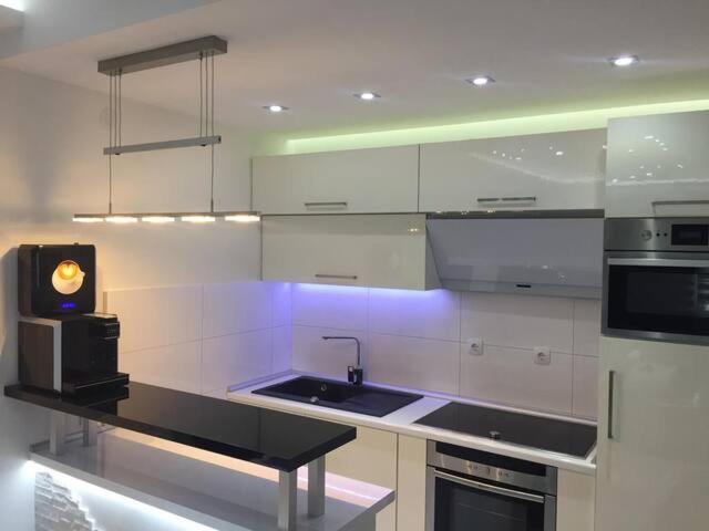 Grey Apartment Ni Eksteriør bilde