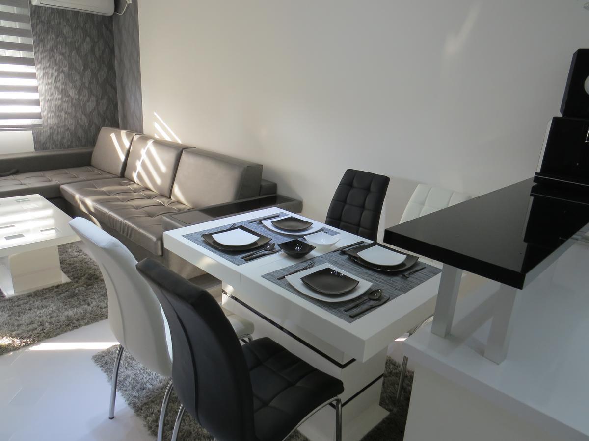 Grey Apartment Ni Eksteriør bilde