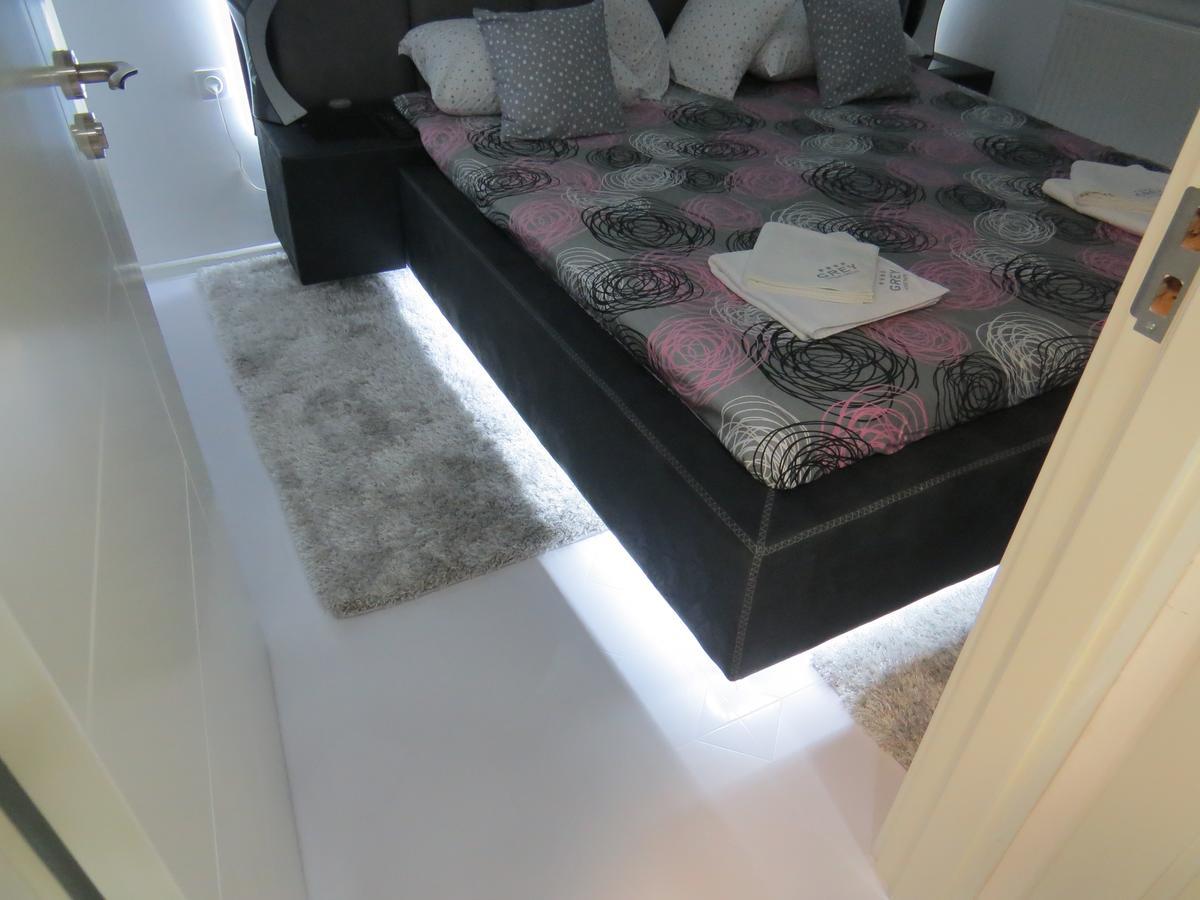 Grey Apartment Ni Eksteriør bilde