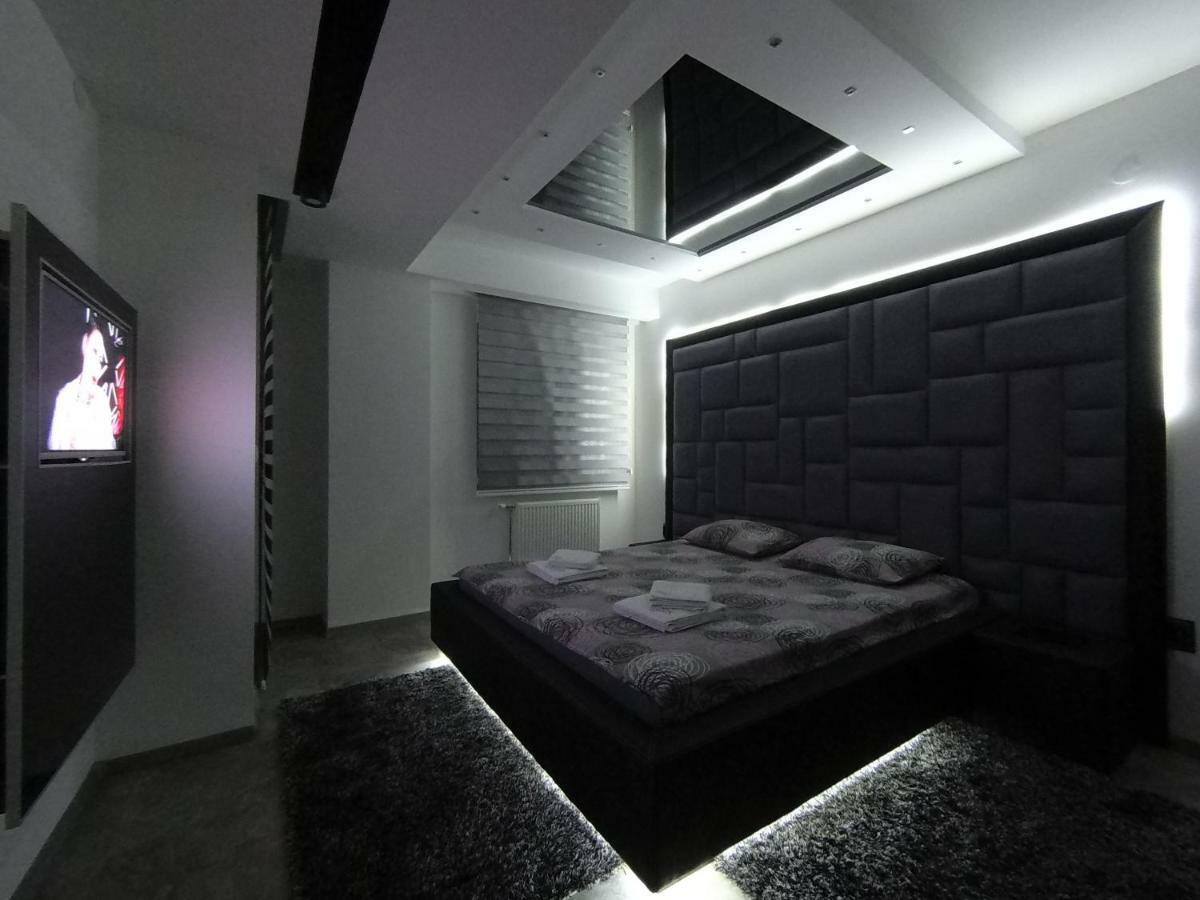 Grey Apartment Ni Eksteriør bilde
