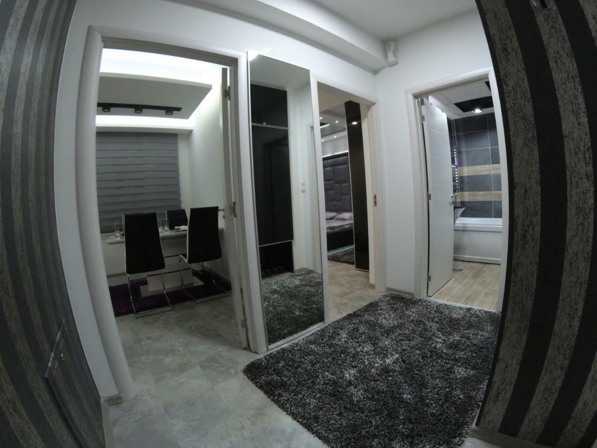Grey Apartment Ni Eksteriør bilde