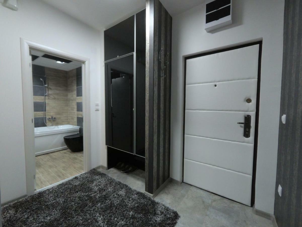 Grey Apartment Ni Eksteriør bilde