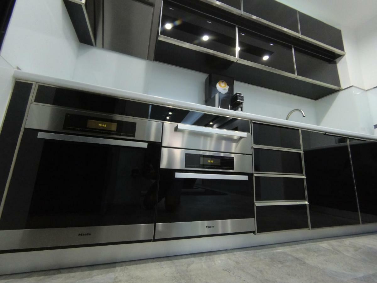 Grey Apartment Ni Eksteriør bilde