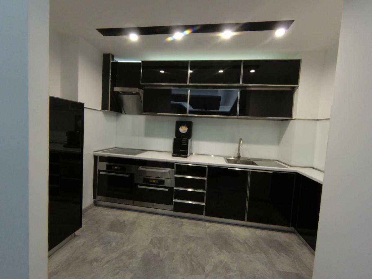 Grey Apartment Ni Eksteriør bilde