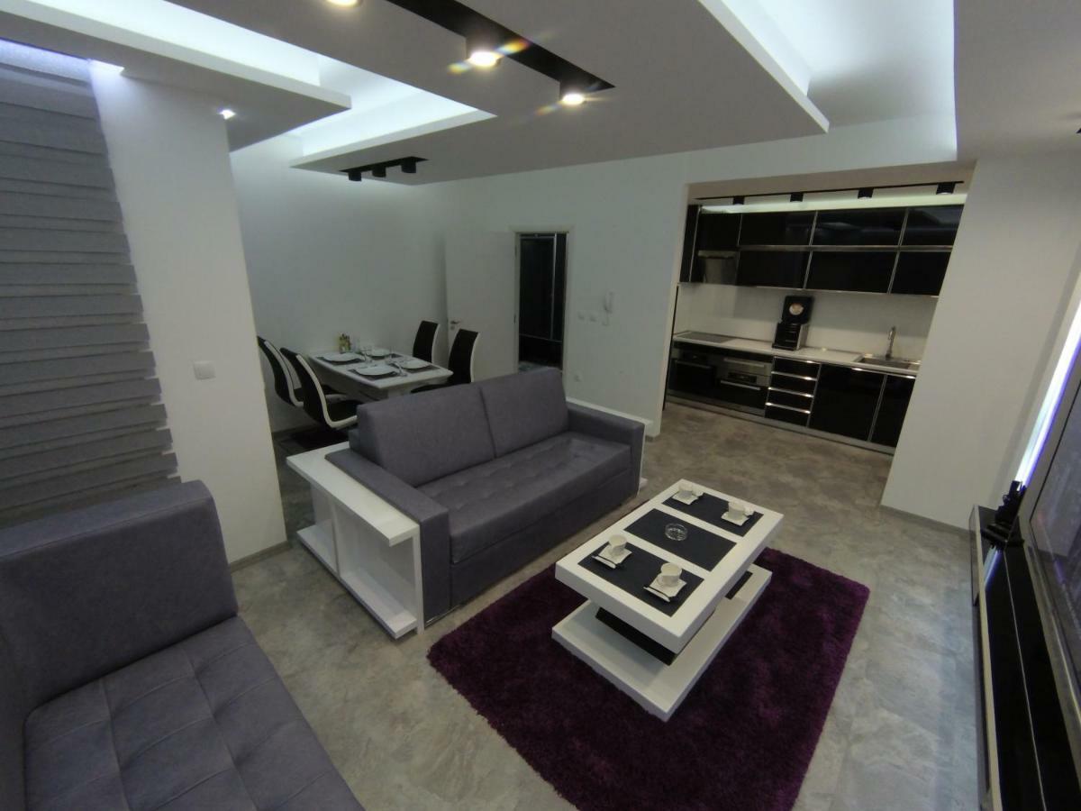 Grey Apartment Ni Eksteriør bilde