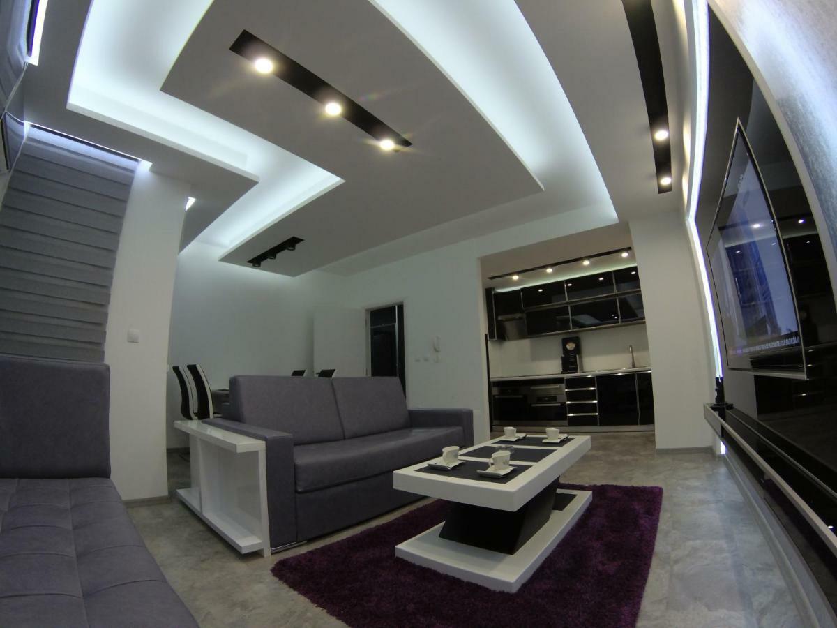 Grey Apartment Ni Eksteriør bilde