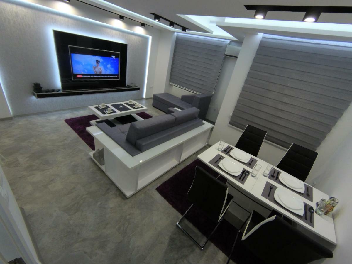 Grey Apartment Ni Eksteriør bilde